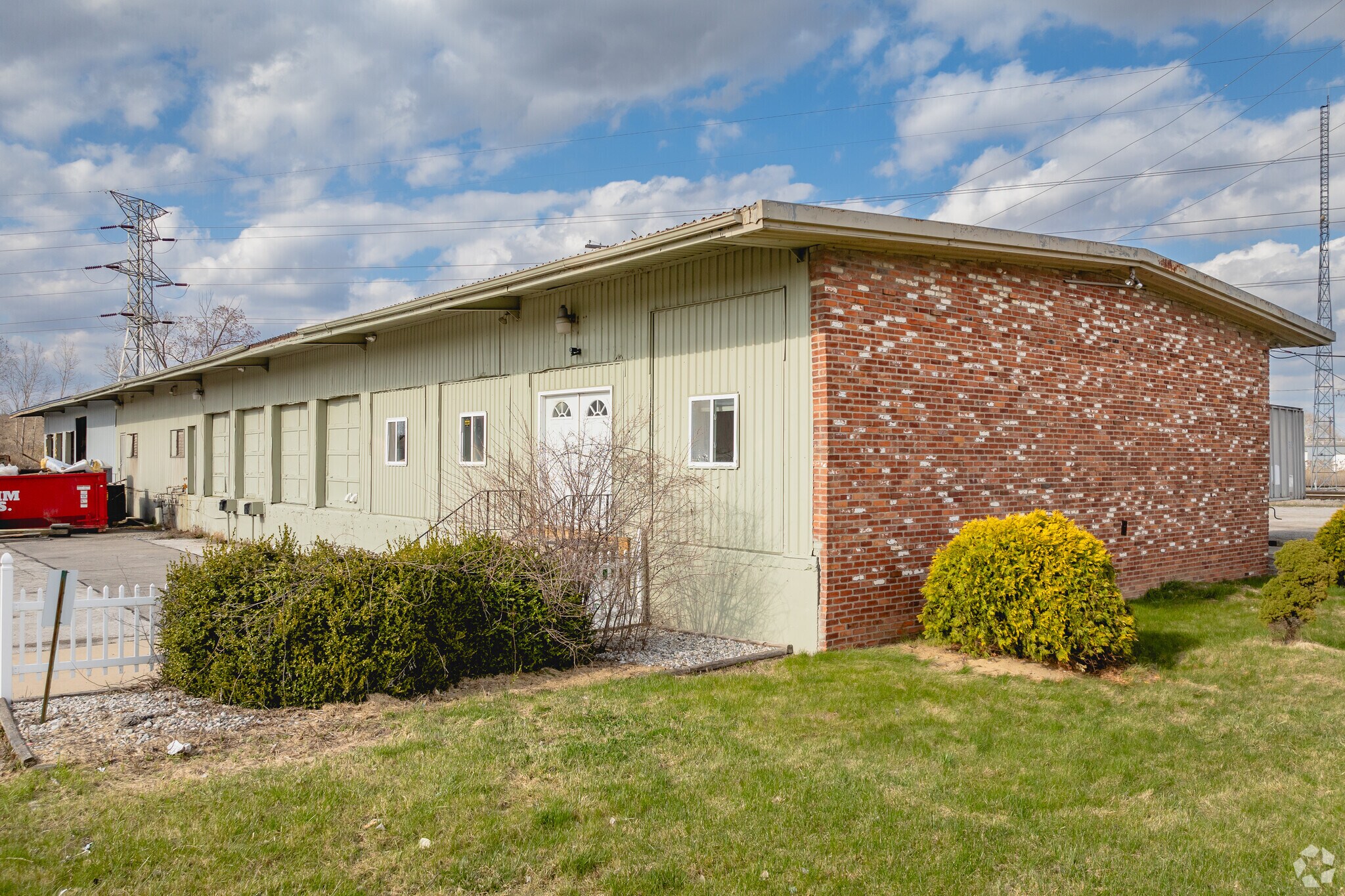 1045 Matzinger Rd, Toledo, OH for lease Primary Photo- Image 1 of 9