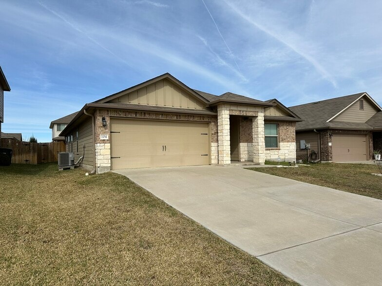 104 Green Jay Dr, Jarrell, TX for sale - Primary Photo - Image 1 of 22