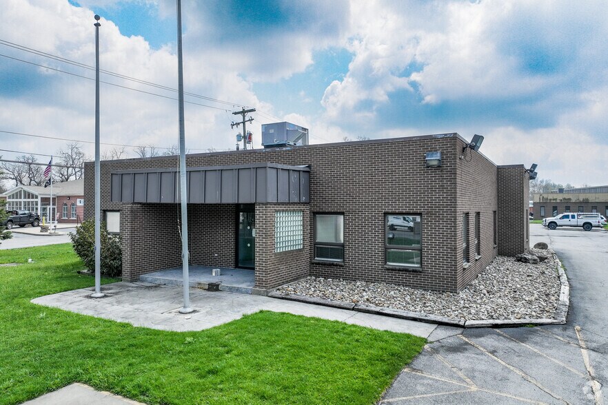 9825 Main St, Clarence, NY à louer - Photo du bâtiment - Image 1 de 12