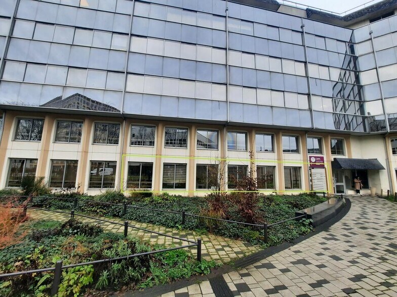 Office in Rouen for lease - Building Photo - Image 1 of 9