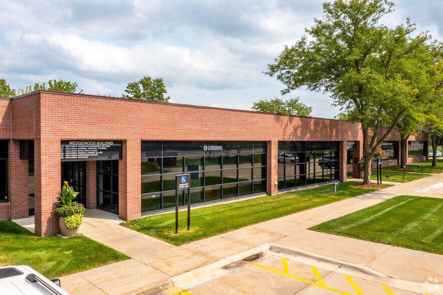 6901-6965 Vista Dr, West Des Moines, IA à louer - Photo du bâtiment - Image 1 de 6
