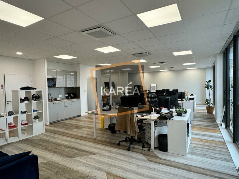 Office in Chessy for sale - Interior Photo - Image 2 of 5