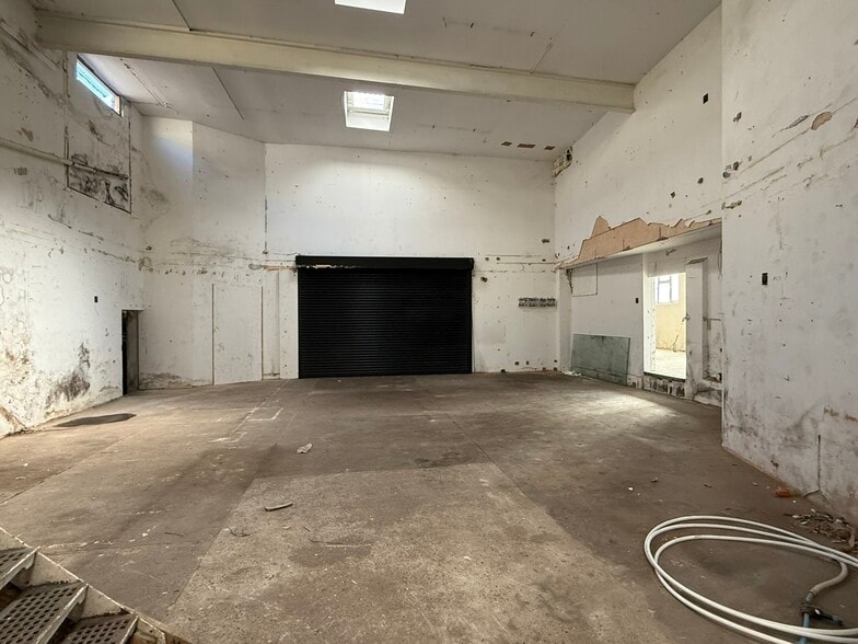 302 Canterbury St, Gillingham for sale - Building Photo - Image 3 of 18