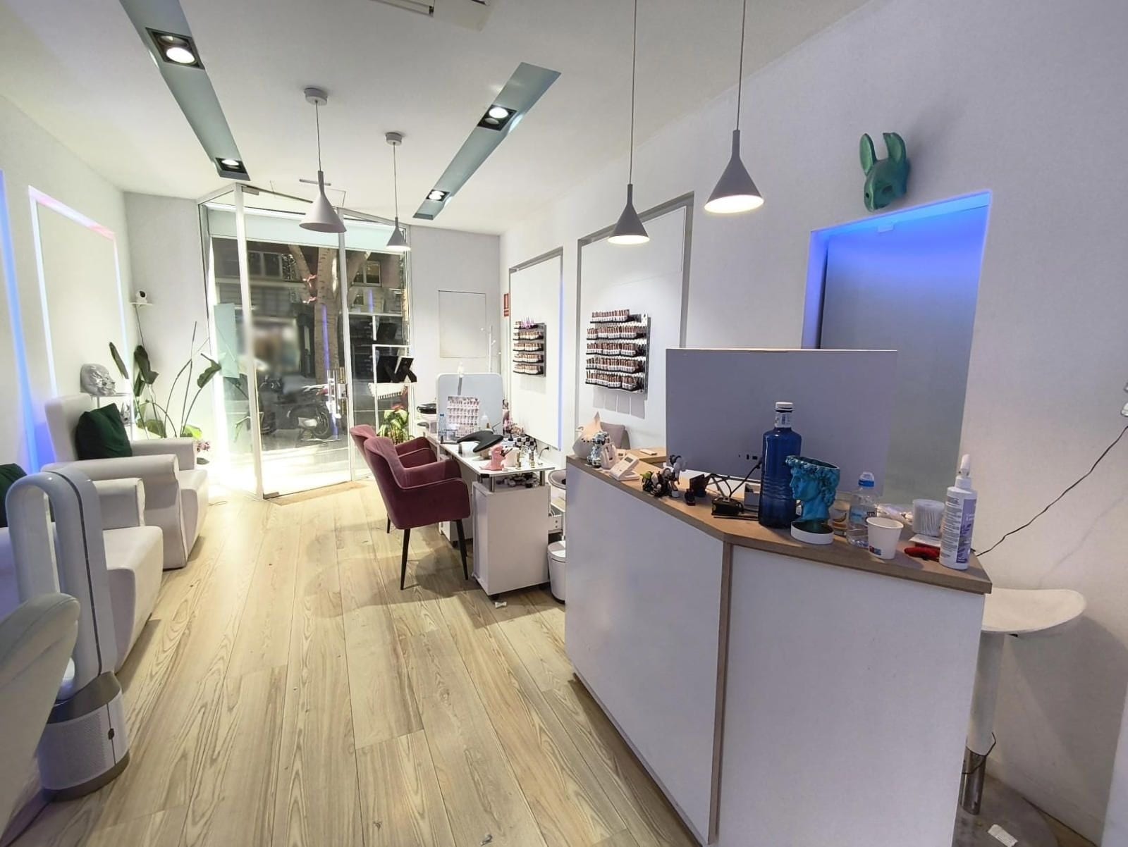 Retail in Barcelona, Barcelona for lease Building Photo- Image 1 of 3