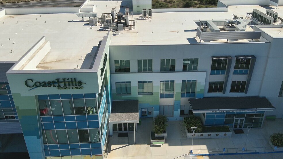 1075 E Betteravia Rd, Santa Maria, CA à louer - Vidéo sur l’inscription commerciale - Image 2 de 20