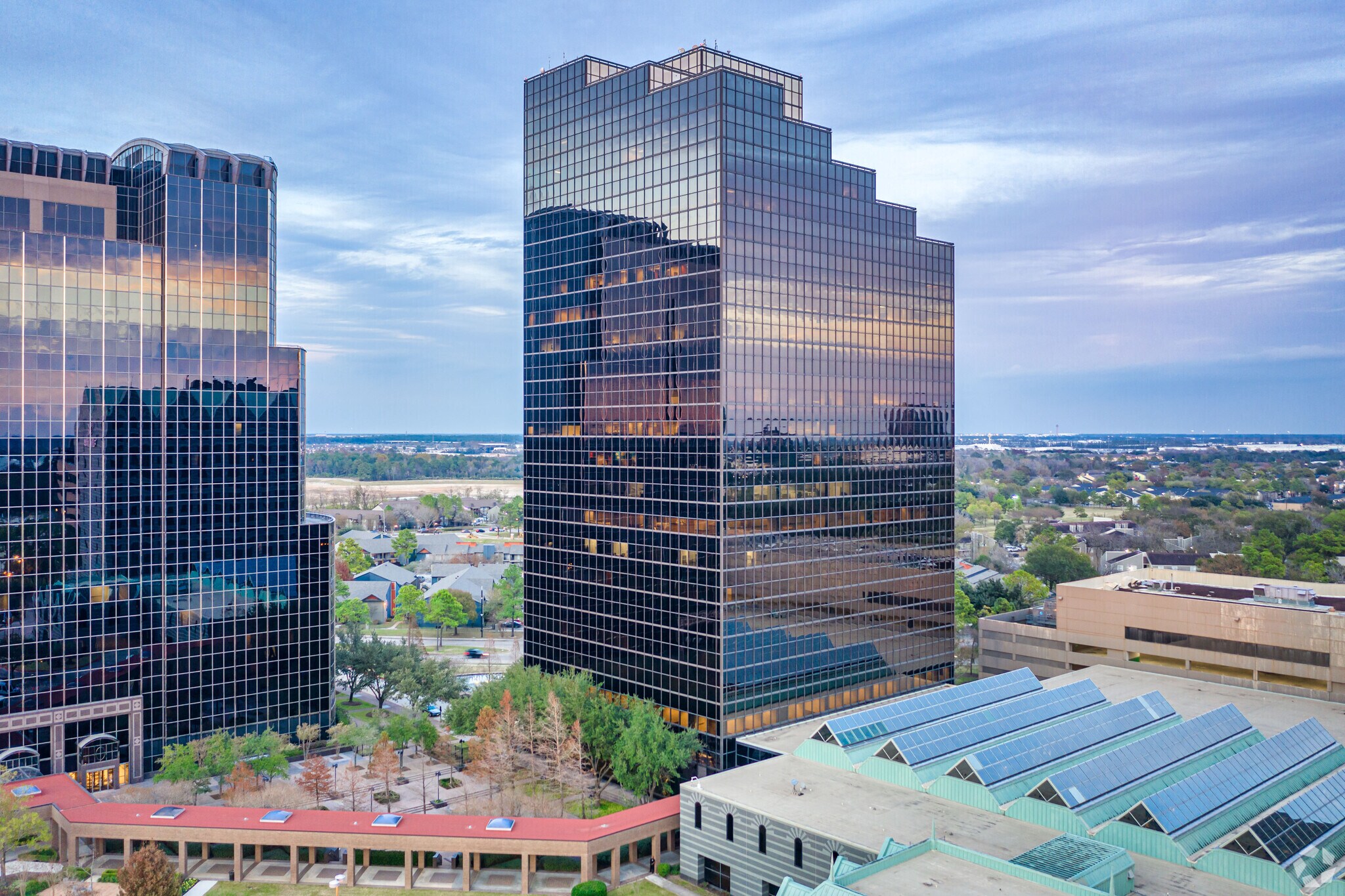 16945 Northchase Dr, Houston, TX à louer Photo du bâtiment- Image 1 de 6