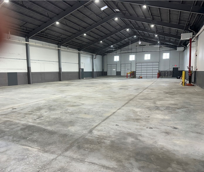 902 Grace st, Elgin, IL à louer - Photo principale - Image 1 de 6