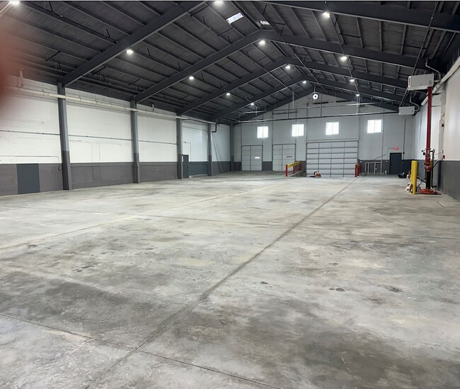 Plus de détails pour 902 Grace st, Elgin, IL - Industriel à louer