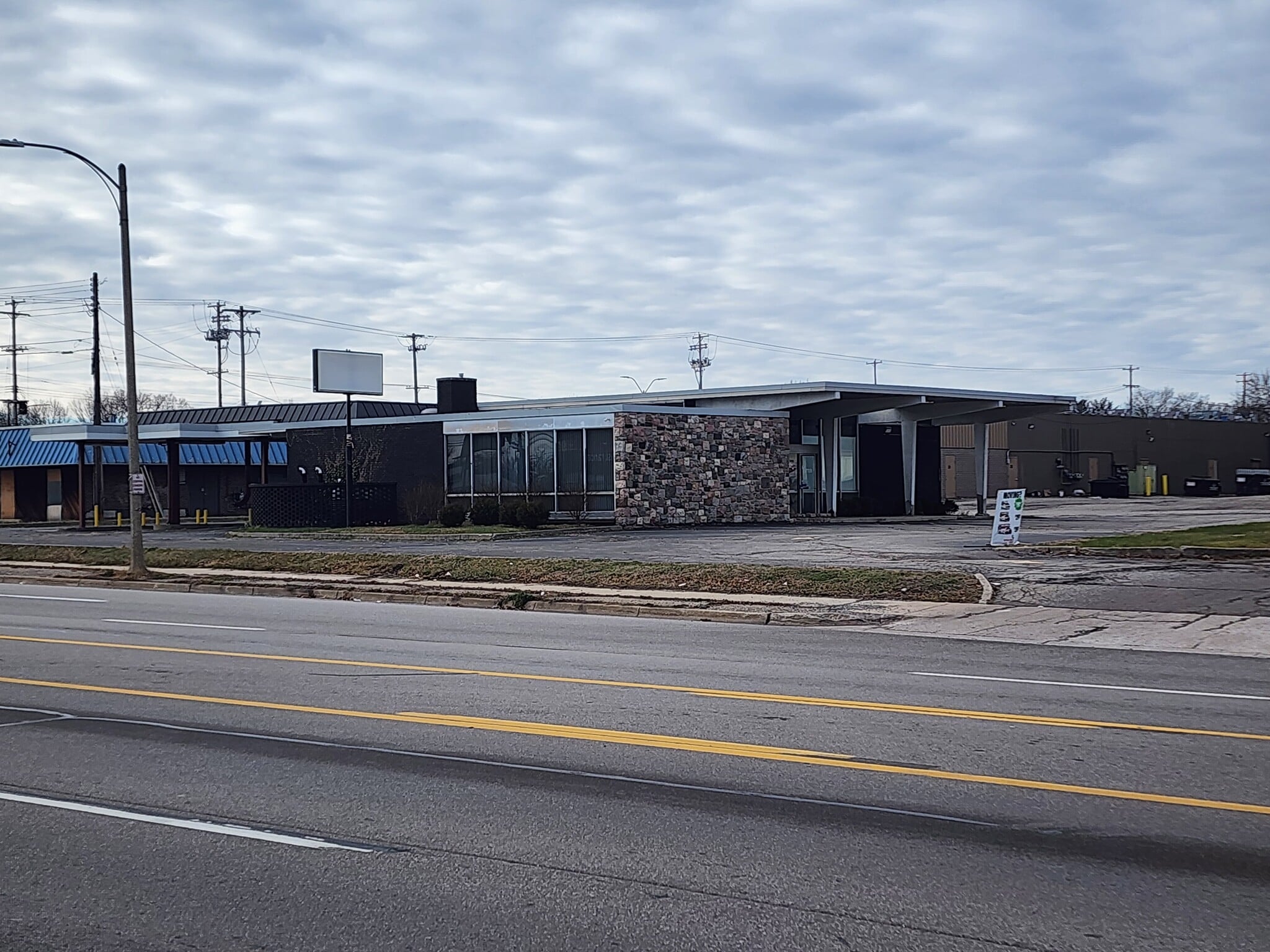 3316 S Martin Luther King Jr Blvd, Lansing, MI for lease Building Photo- Image 1 of 5