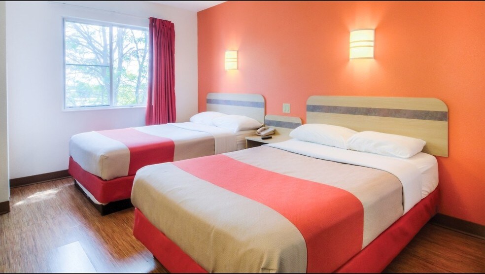 5151 Elmwood Ave, Indianapolis, IN à vendre - Photo intérieure - Image 3 de 6