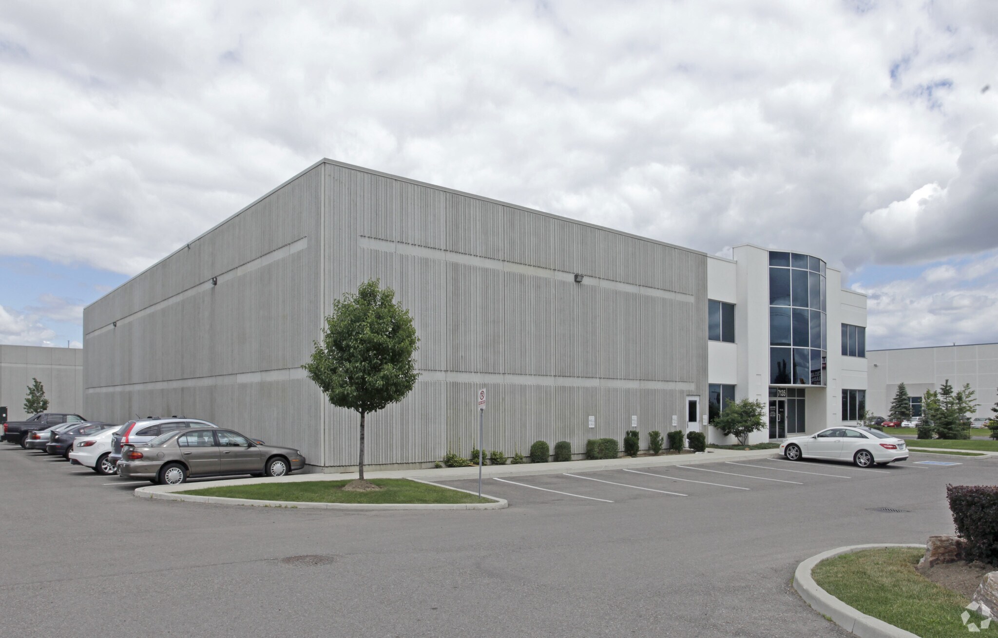 7135 Kennedy Rd, Mississauga, ON à vendre Photo principale- Image 1 de 1