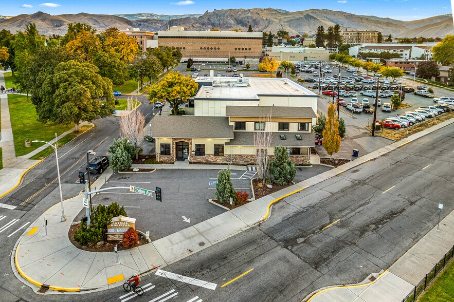 10 N Chelan Ave, Wenatchee, WA à louer - Photo du bâtiment - Image 2 de 46