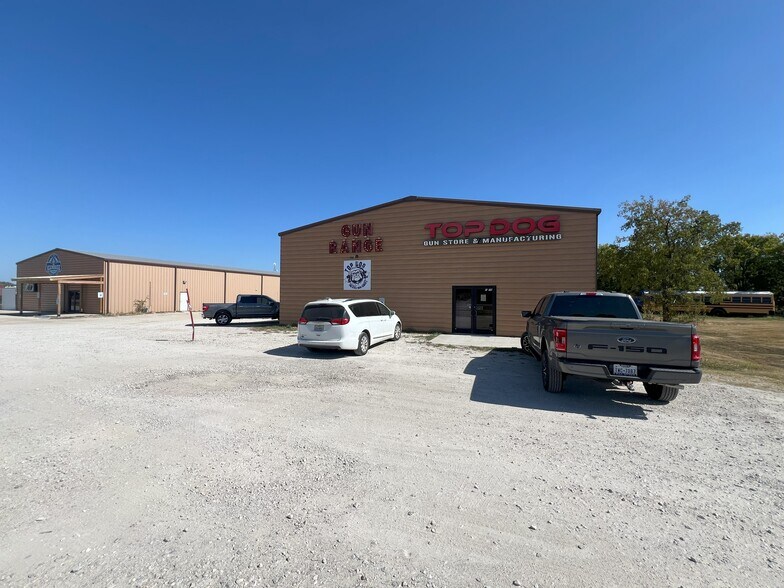 1770 FM 156 N, Krum, TX à vendre - Photo du bâtiment - Image 1 de 12