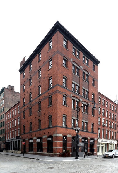261 Water St, New York, NY for lease - Primary Photo - Image 1 of 4