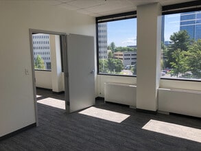 7927 Jones Branch Dr, McLean, VA à louer Photo intérieure- Image 2 de 4