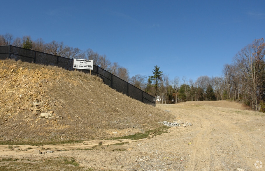 2933 Robert C Byrd Dr, Beckley, WV à louer - Photo du bâtiment - Image 2 de 2