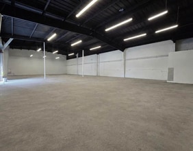 859 NE 44th St, Oakland Park, FL for lease Interior Photo- Image 1 of 6