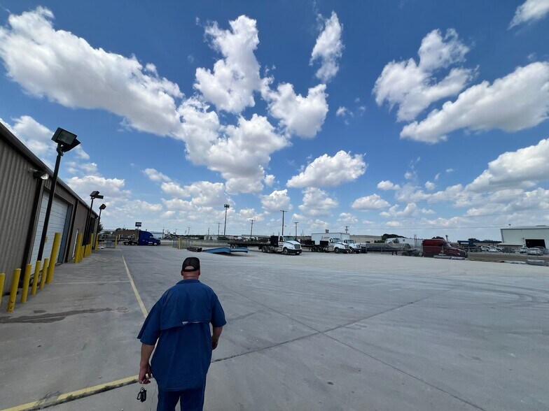 1248 Lawson Rd, Saginaw, TX à vendre - Photo du bâtiment - Image 3 de 6