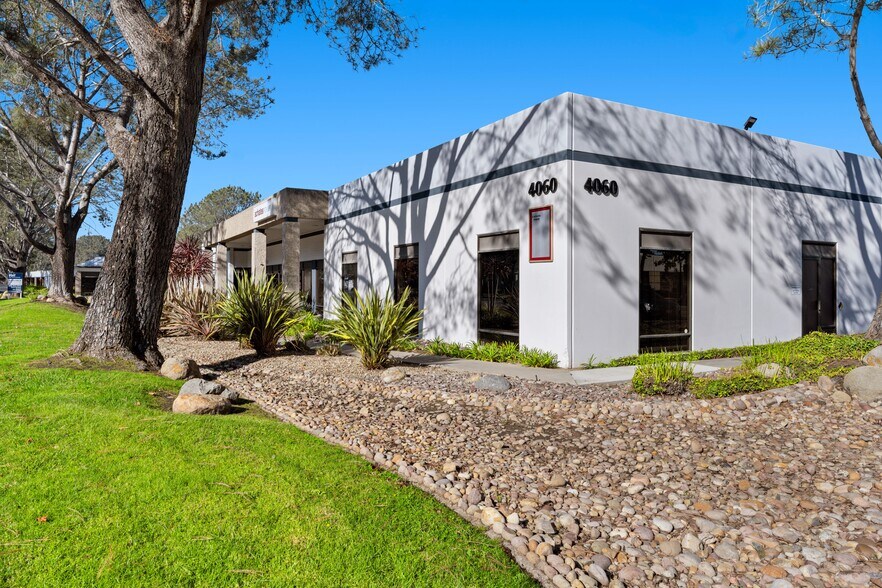 4030 Sorrento Valley Blvd, San Diego, CA à louer - Photo principale - Image 2 de 4