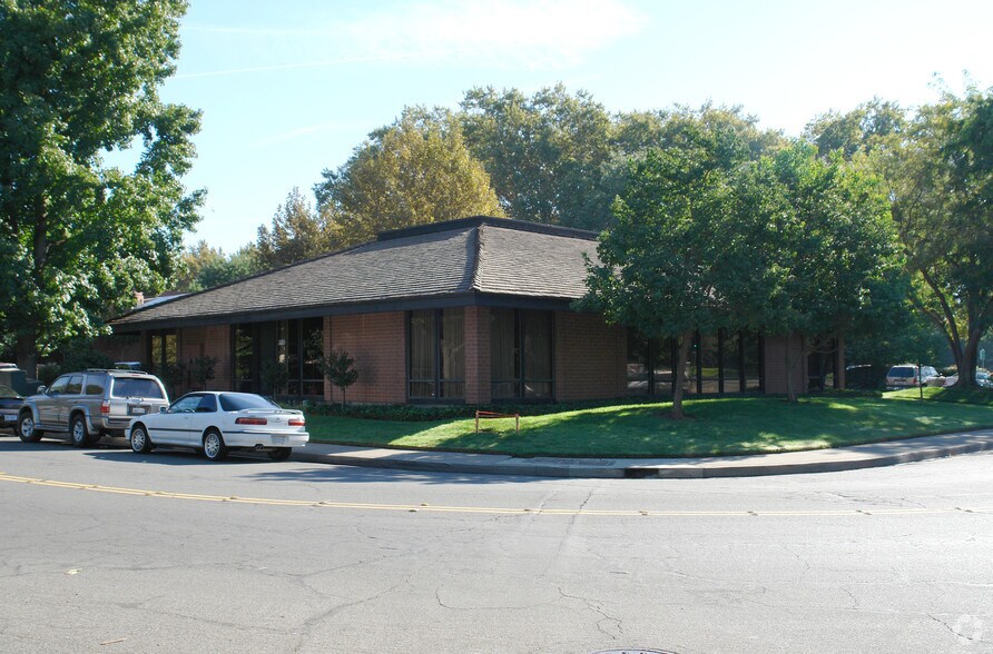 185-195 Cadillac Dr, Sacramento, CA à louer - Photo du bâtiment - Image 1 de 3