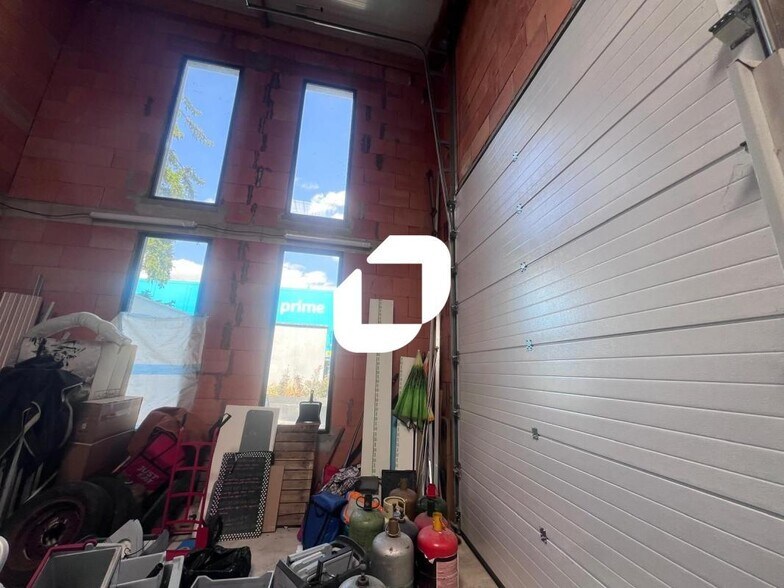 Flex in Meaux for lease - Interior Photo - Image 2 of 5