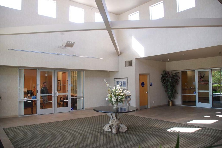 7475 N Palm Ave, Fresno, CA à louer - Photo intérieure - Image 3 de 29