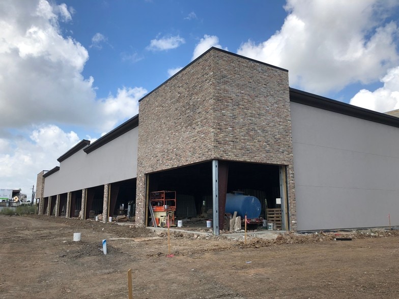 6860 Southwest Fwy, Houston, TX à louer - Photo du bâtiment - Image 3 de 24