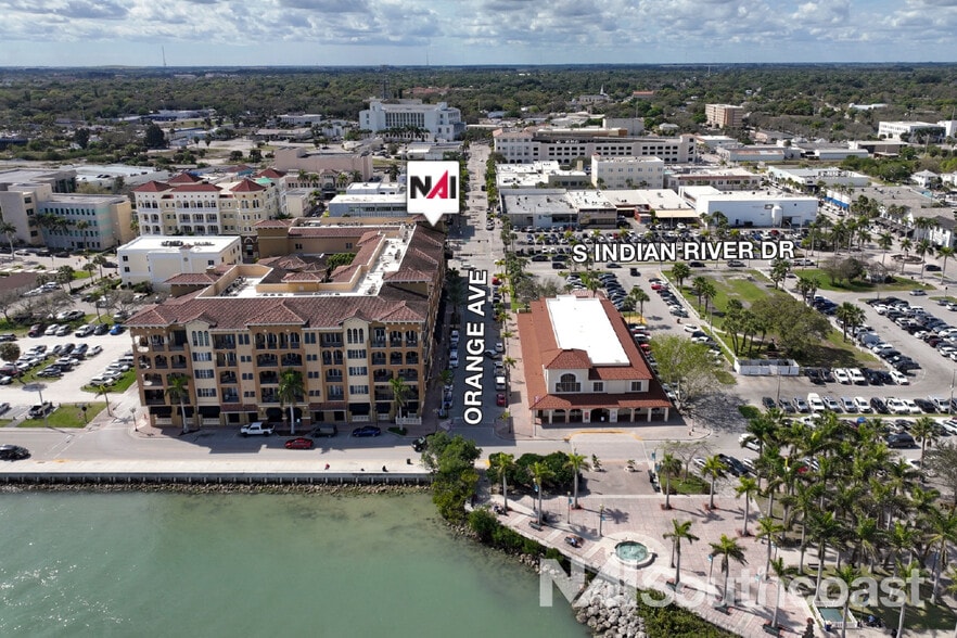 120-140 S Indian River Dr, Fort Pierce, FL à louer - Photo du bâtiment - Image 2 de 9