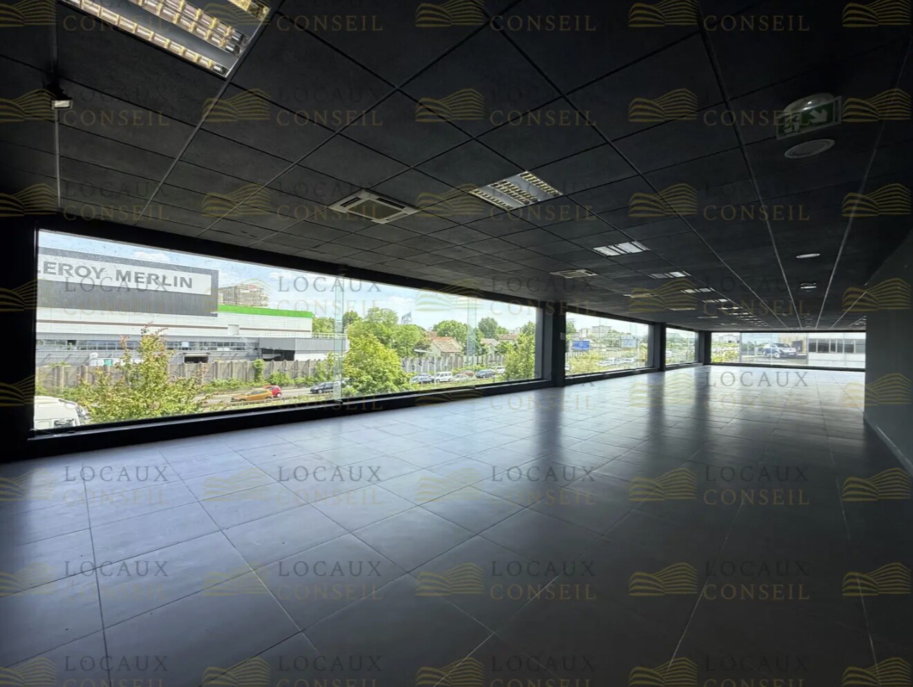 Flex in Nanterre for lease Interior Photo- Image 1 of 11