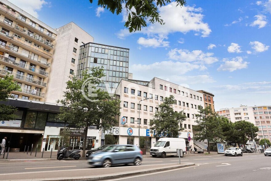 Office in Le Kremlin-Bicêtre for lease - Building Photo - Image 1 of 12