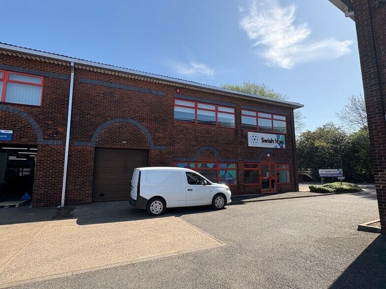 3 Canada Close, Banbury à louer - Photo du bâtiment - Image 3 de 12