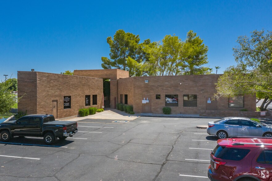 2150 S Dobson Rd, Mesa, AZ à louer - Photo du bâtiment - Image 3 de 9