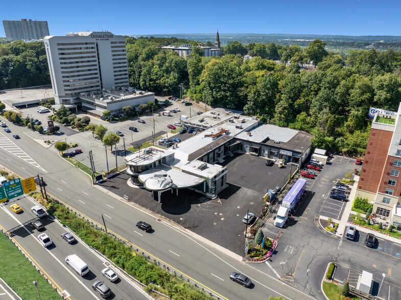 2143 Rt 4 E, Fort Lee, NJ à louer - Photo du bâtiment - Image 1 de 5