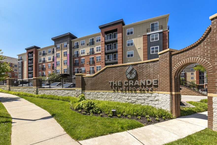 3 Ronson Rd, Iselin, NJ à louer - Photo du bâtiment - Image 3 de 5