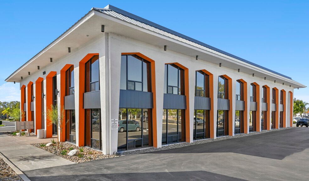 910 W San Marcos Blvd, San Marcos, CA à vendre - Photo du bâtiment - Image 2 de 22