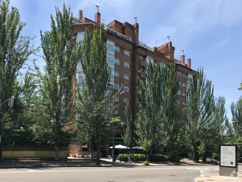 Avenida de la Albufera, 222, Madrid, Madrid à vendre - Photo du bâtiment - Image 2 de 2
