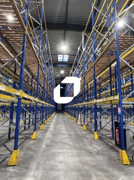 Industrial in Seclin for lease - Interior Photo - Image 3 of 7