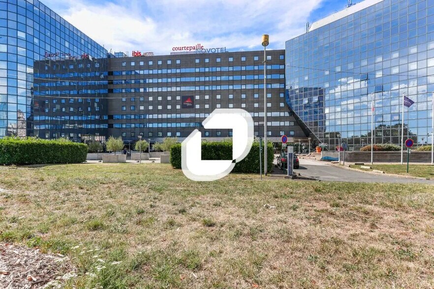 Bureau dans Noisy-le-Grand à louer - Photo du bâtiment - Image 1 de 13