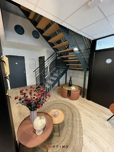 Office in Élancourt for lease - Interior Photo - Image 3 of 4