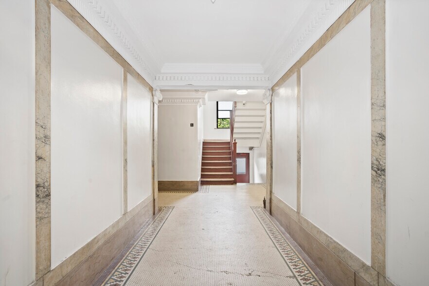 36-52 35th St, Long Island City, NY à vendre - Photo intérieure - Image 3 de 11