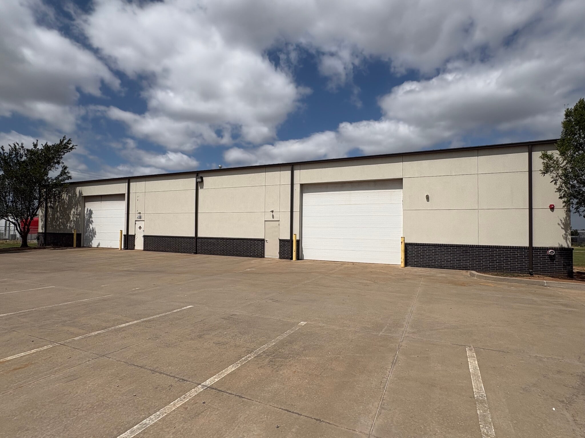 2325 Fretz Ave, Edmond, OK for lease Building Photo- Image 1 of 7