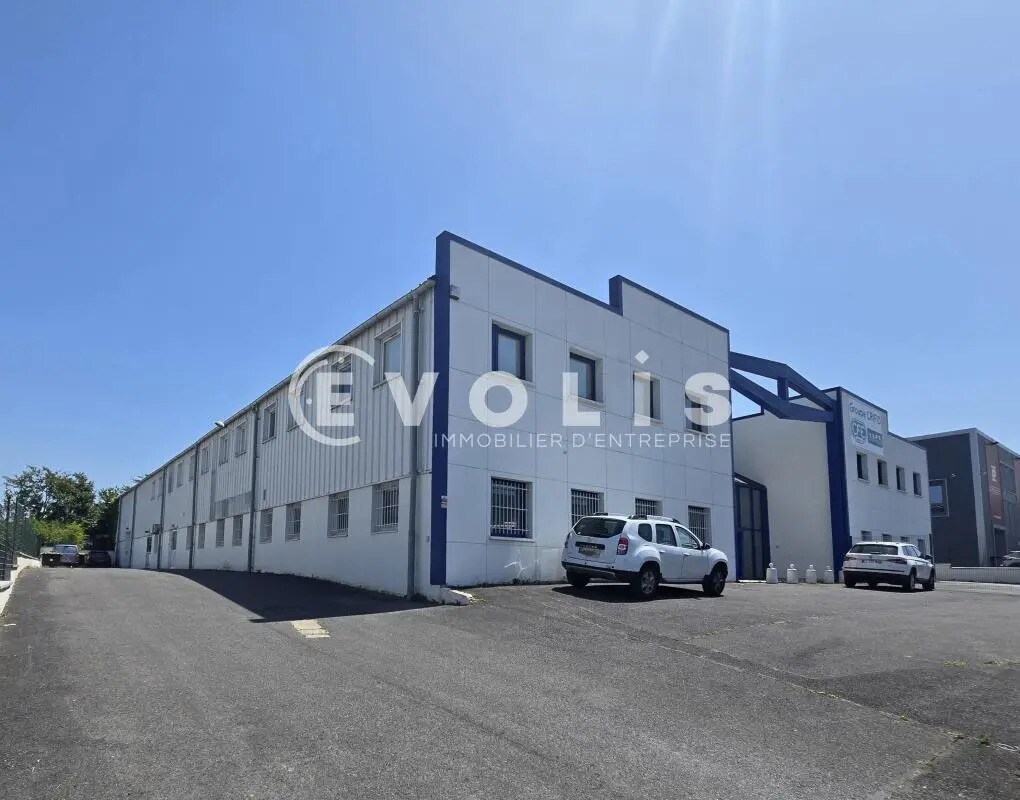 Flex in Morangis for lease Building Photo- Image 1 of 10