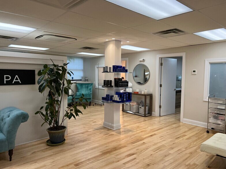71 E Palisade Ave, Englewood, NJ à louer - Hall d’entrée - Image 3 de 13
