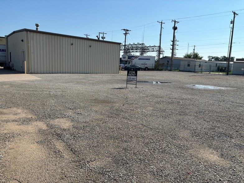 1326 S Handley St, Wichita, KS for lease - Building Photo - Image 2 of 6