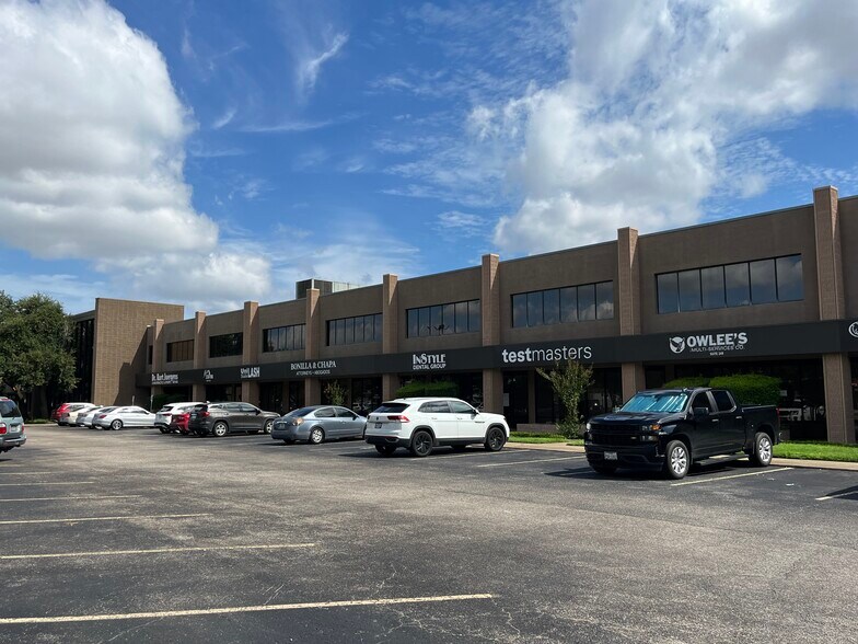 2600 N Gessner Rd, Houston, TX à louer - Photo du bâtiment - Image 1 de 6