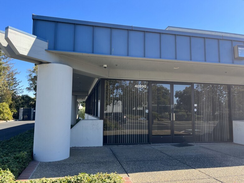 40990-40994 Encyclopedia Cir, Fremont, CA for lease - Building Photo - Image 2 of 4