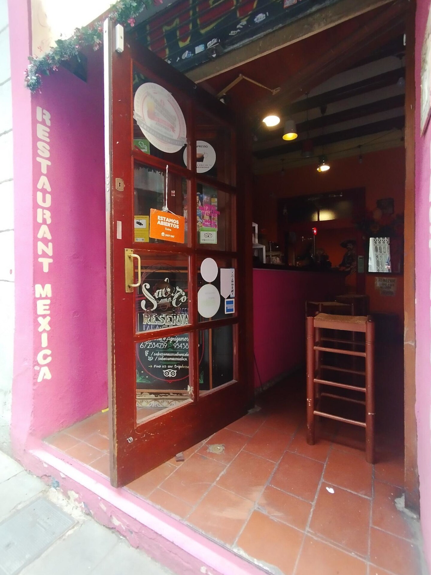 Retail in Barcelona, Barcelona for lease Construction Photo- Image 1 of 11