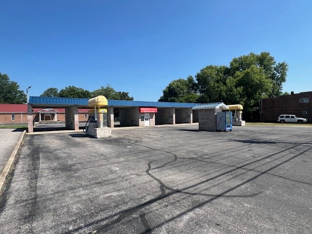 410 W Lincoln St, Tullahoma, TN à vendre - Photo du bâtiment - Image 2 de 6