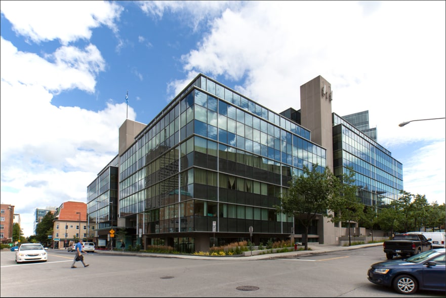 425-475 Rue Jacques-Parizeau, Québec, QC à louer - Photo du bâtiment - Image 2 de 6