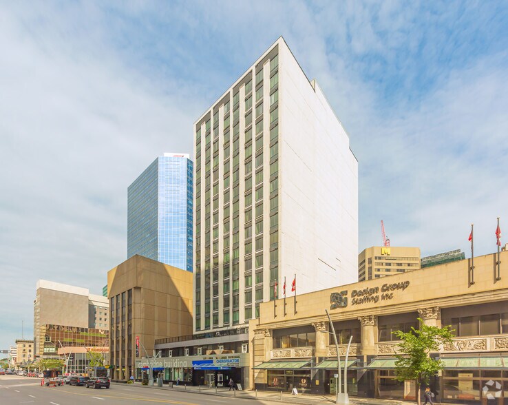 10020-10030 Jasper Ave NW, Edmonton, AB à vendre - Photo du bâtiment - Image 2 de 5